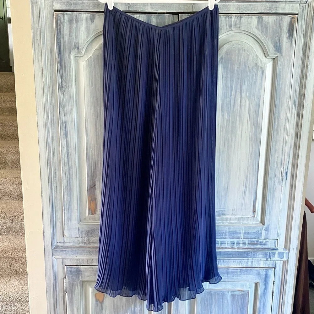 Victoria’s Secret Navy Pleated Palazzo Pants
